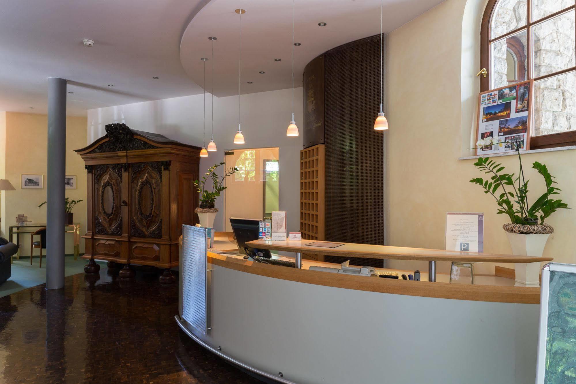 菩提树大道公园酒店 哈尔伯施塔特 外观 照片